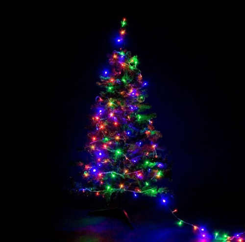 Farebné vianočné osvetlenie